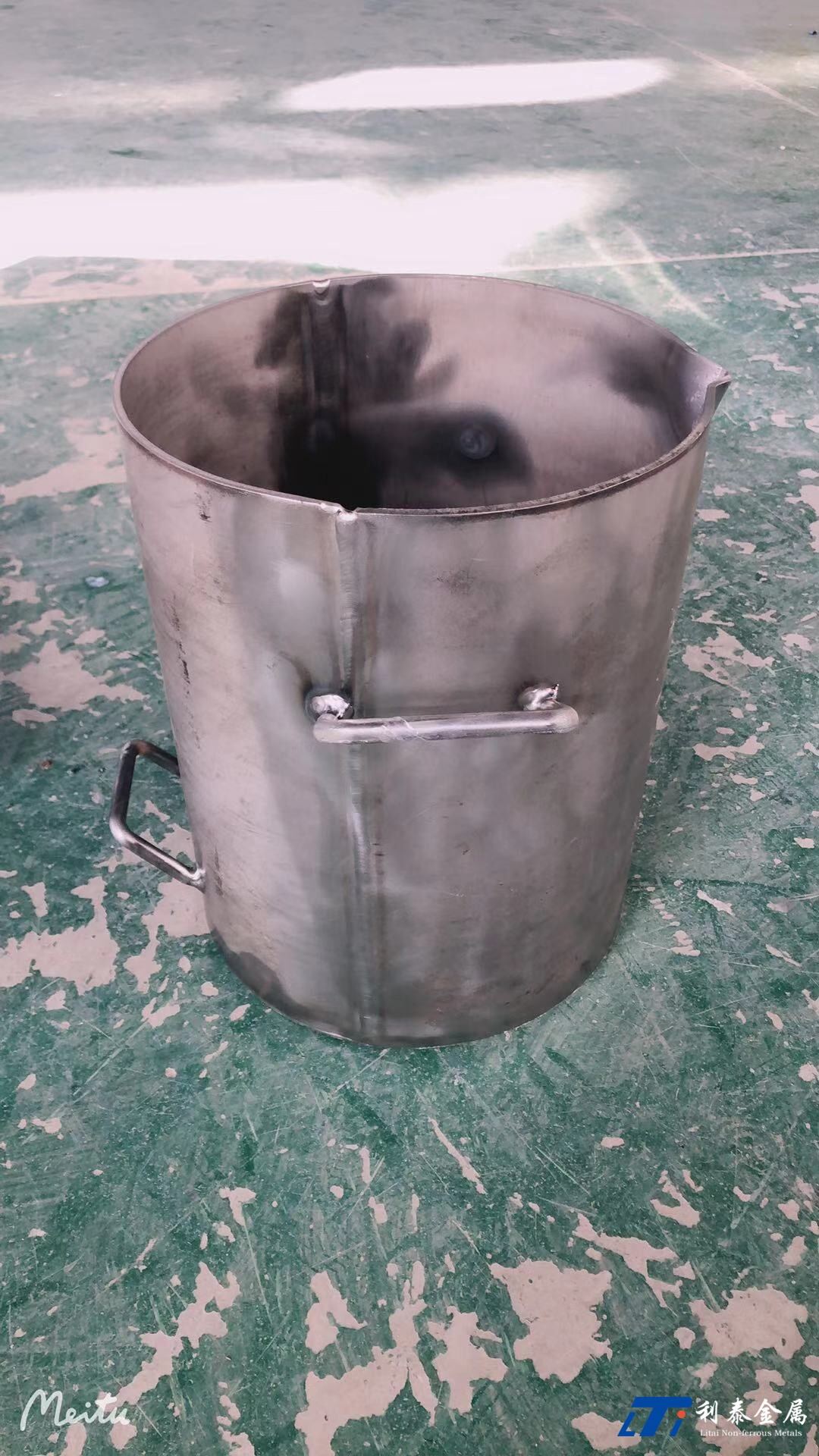 钛凸金桶的耐侵蚀表此刻提炼黄金中的利用